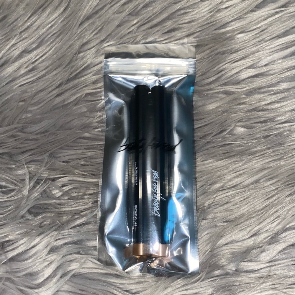 Eyeshadow sticks